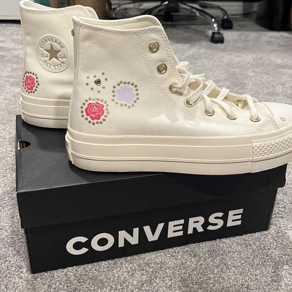Converse Shoes - Platform high top converse